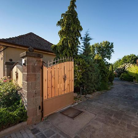 Bonifert Vendeghaz Hotell Dunabogdány Exteriör bild